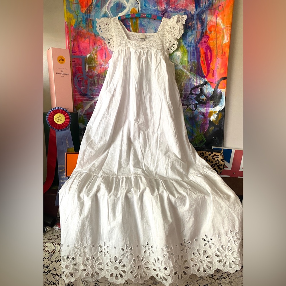 What a CUTIE…..White maxi Dress With beautiful Details A NEW DAY Sz S 🌸💖🌸